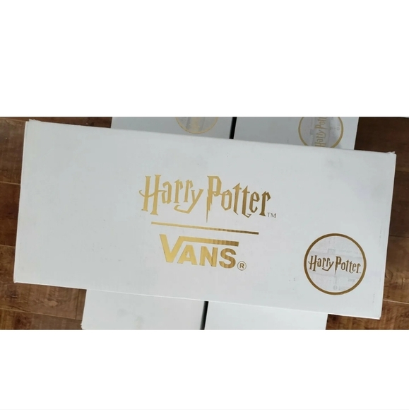 NEW Vans HARRY POTTER Hufflepuff Embroidered Classic Slip On Skate Shoes Unisex - Picture 7 of 8